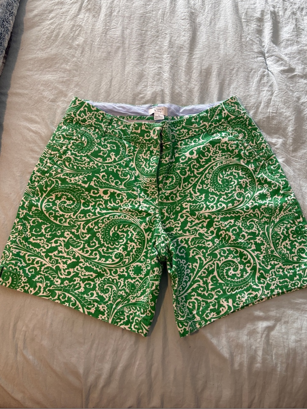 crown & ivy Green Paisley Print Flat Front Men’s Shorts